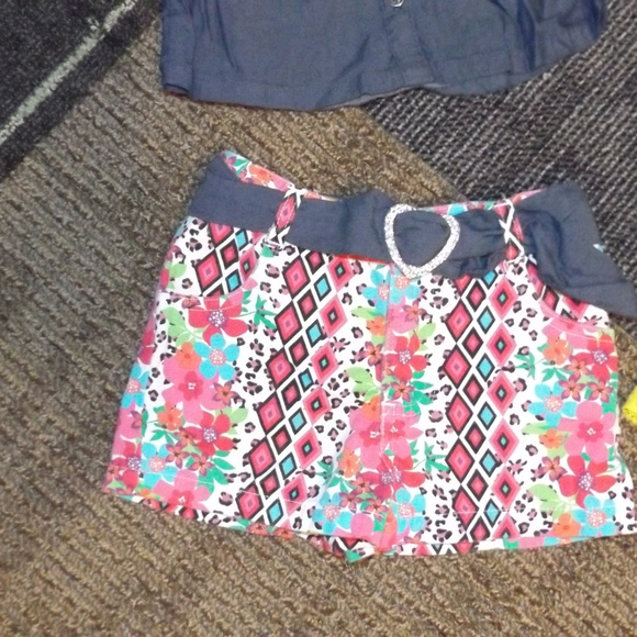 Extremely Me! 2 pc shorts set - Picture 2 of 3